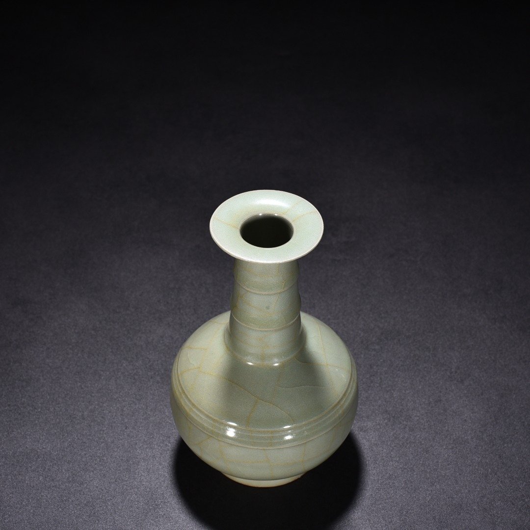 Song Dynasty kiln pink celadon glaze dazzling pattern bottle
