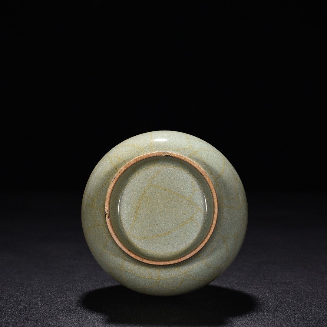 Song Dynasty kiln pink celadon glaze dazzling pattern bottle