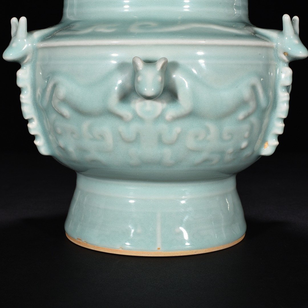 Song Dynasty kiln pink celadon glaze animal pattern statue