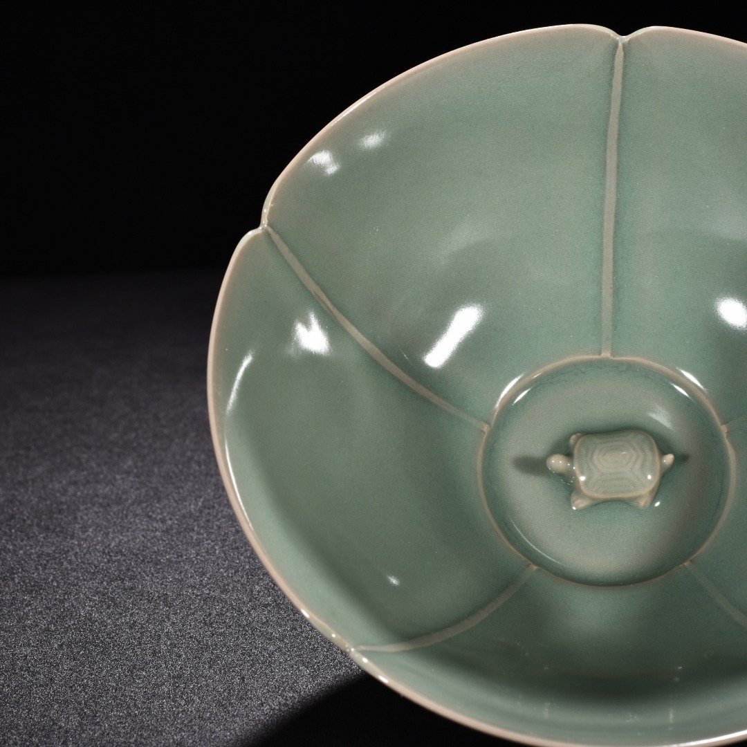 Song Dynasty kiln pink celadon glaze flower mouth bowl