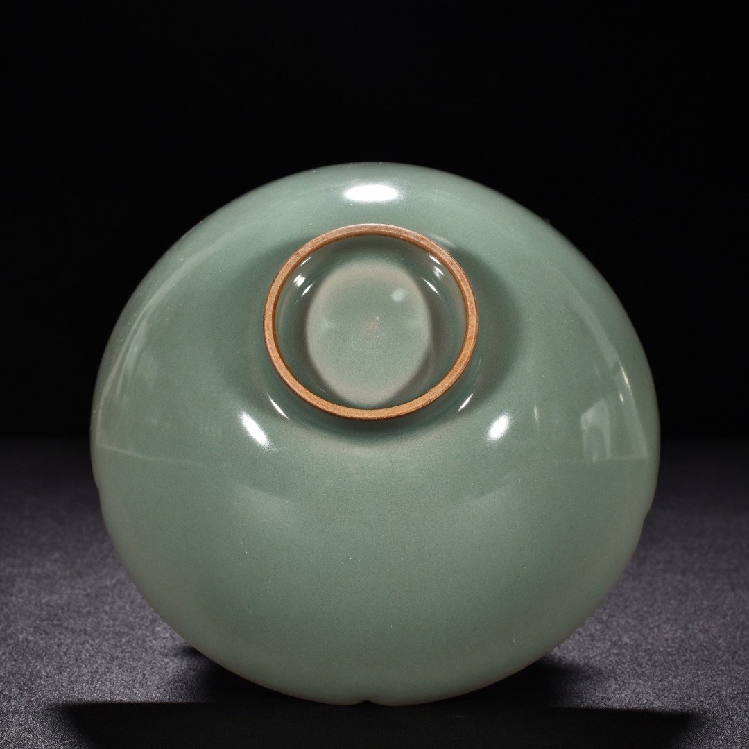 Song Dynasty kiln pink celadon glaze flower mouth bowl