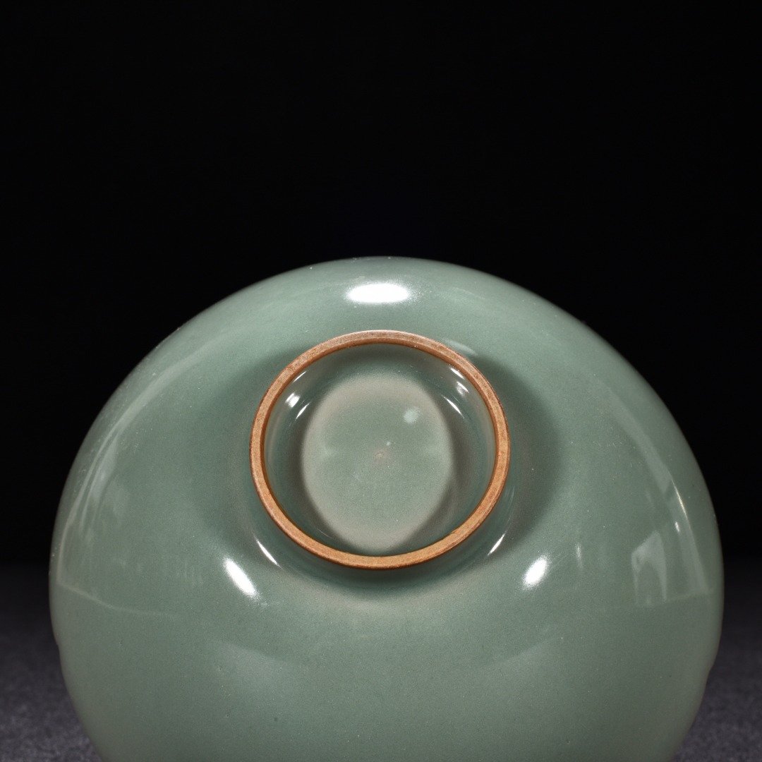 Song Dynasty kiln pink celadon glaze flower mouth bowl