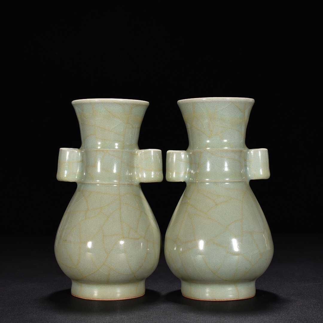 Song Dynasty kiln pink celadon glaze ear bottle