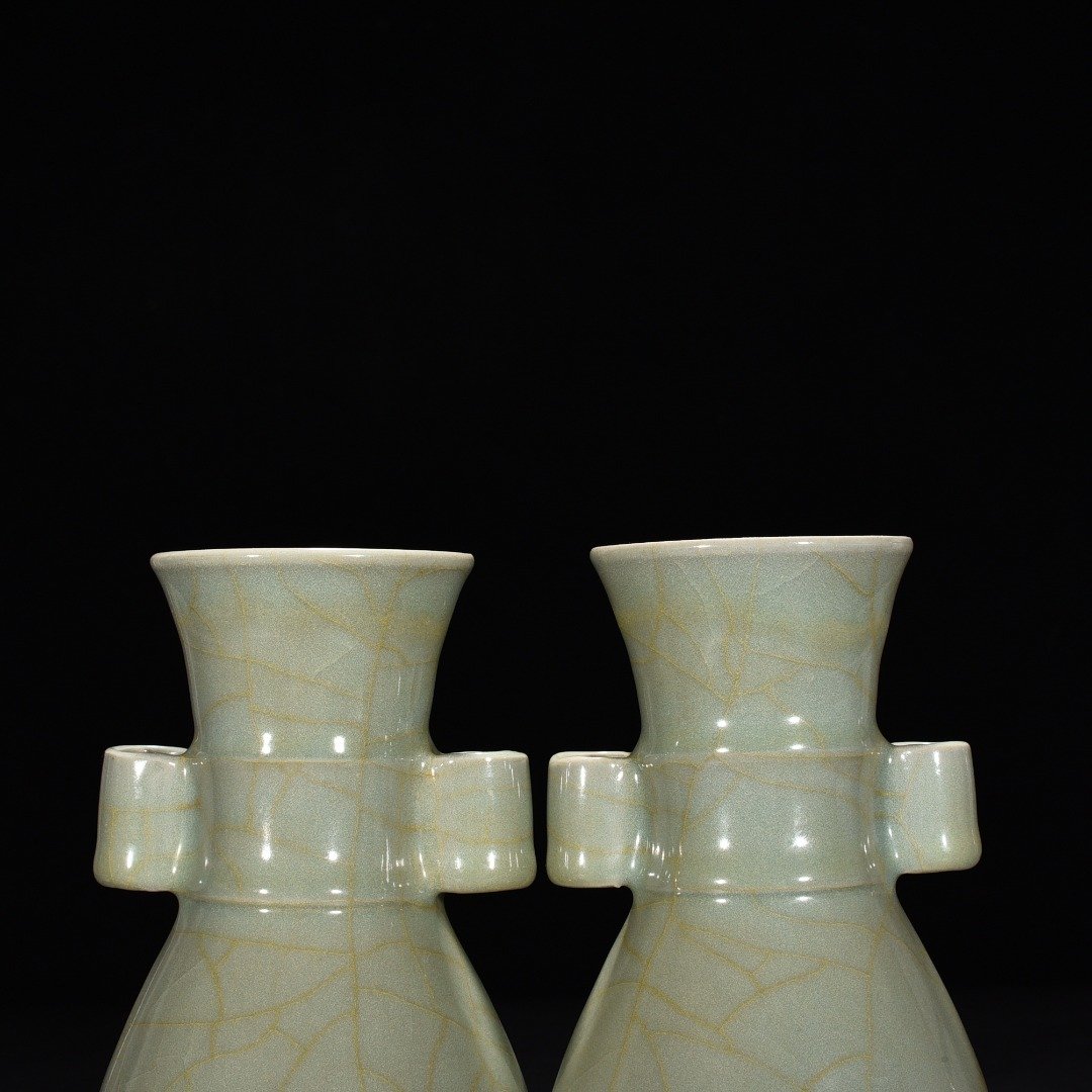 Song Dynasty kiln pink celadon glaze ear bottle