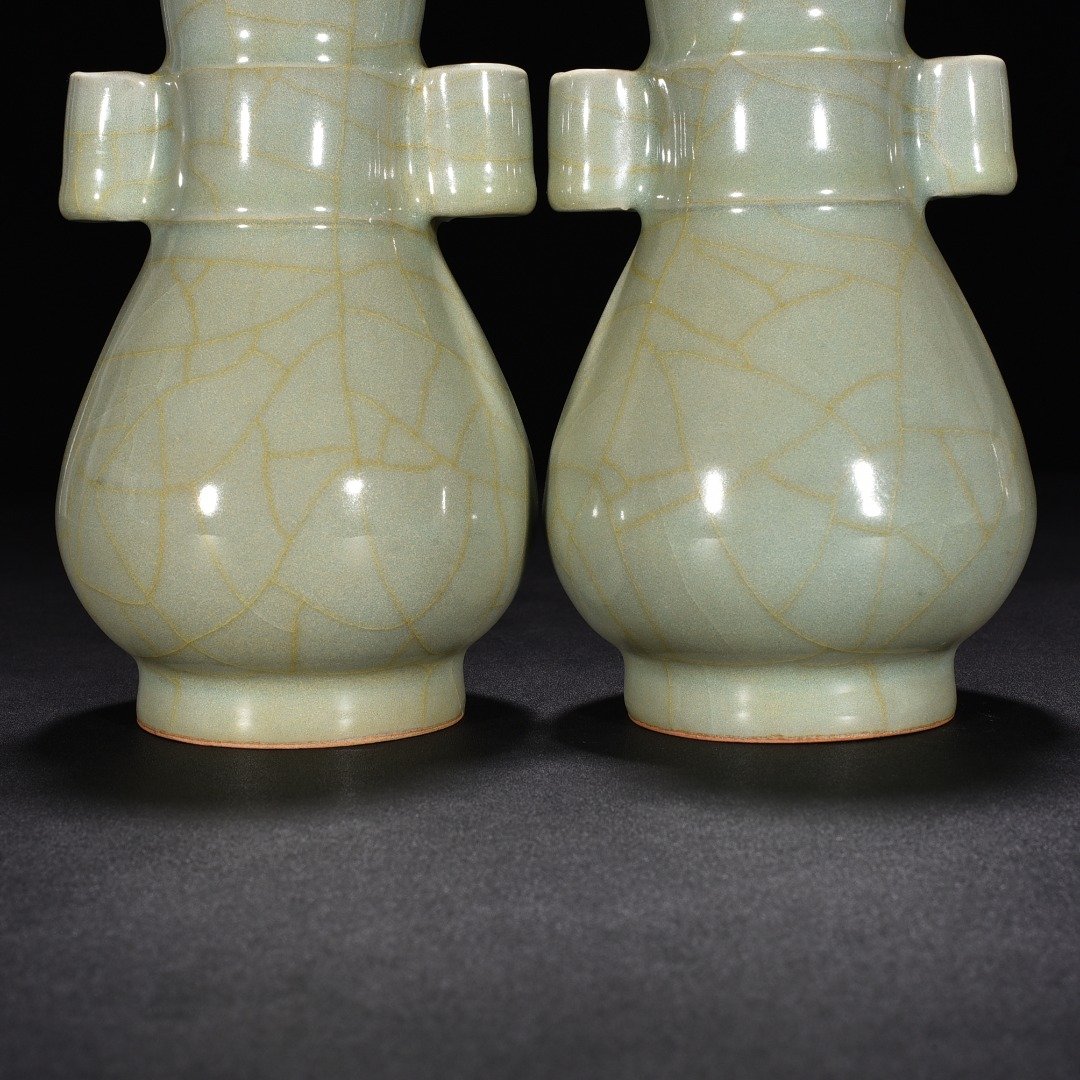 Song Dynasty kiln pink celadon glaze ear bottle