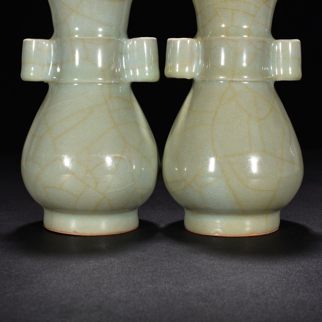 Song Dynasty kiln pink celadon glaze ear bottle