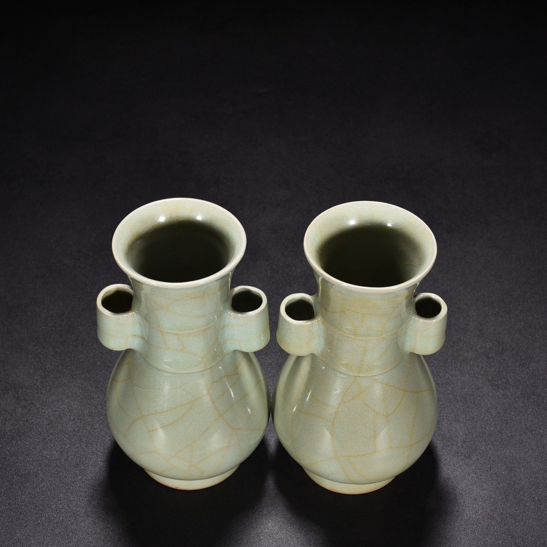 Song Dynasty kiln pink celadon glaze ear bottle