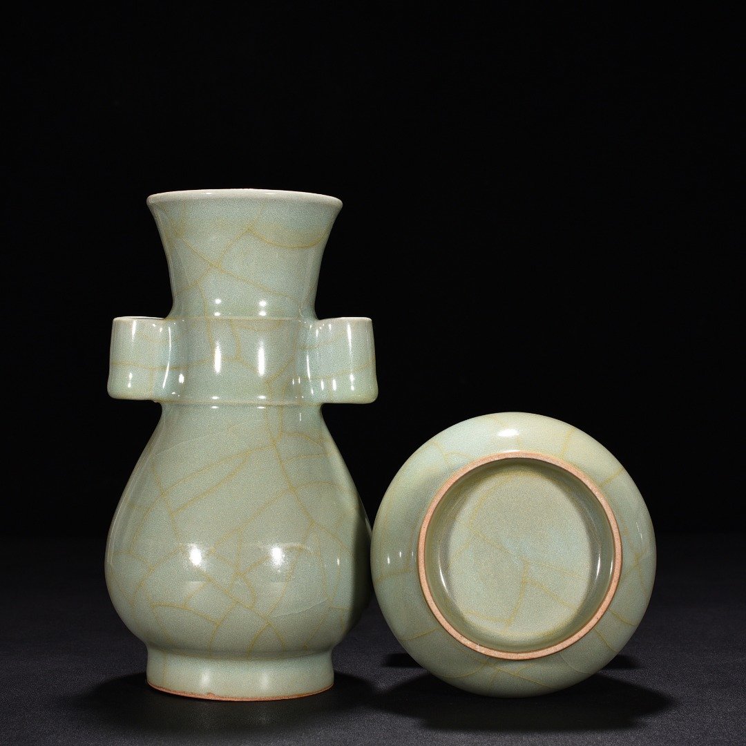 Song Dynasty kiln pink celadon glaze ear bottle