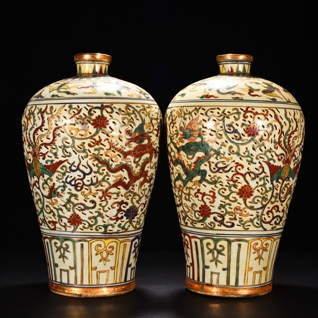 Ming Dynasty wanli five color gold painted plum vase