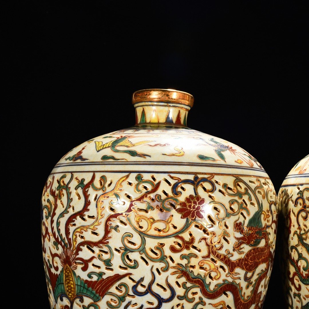 Ming Dynasty wanli five color gold painted plum vase