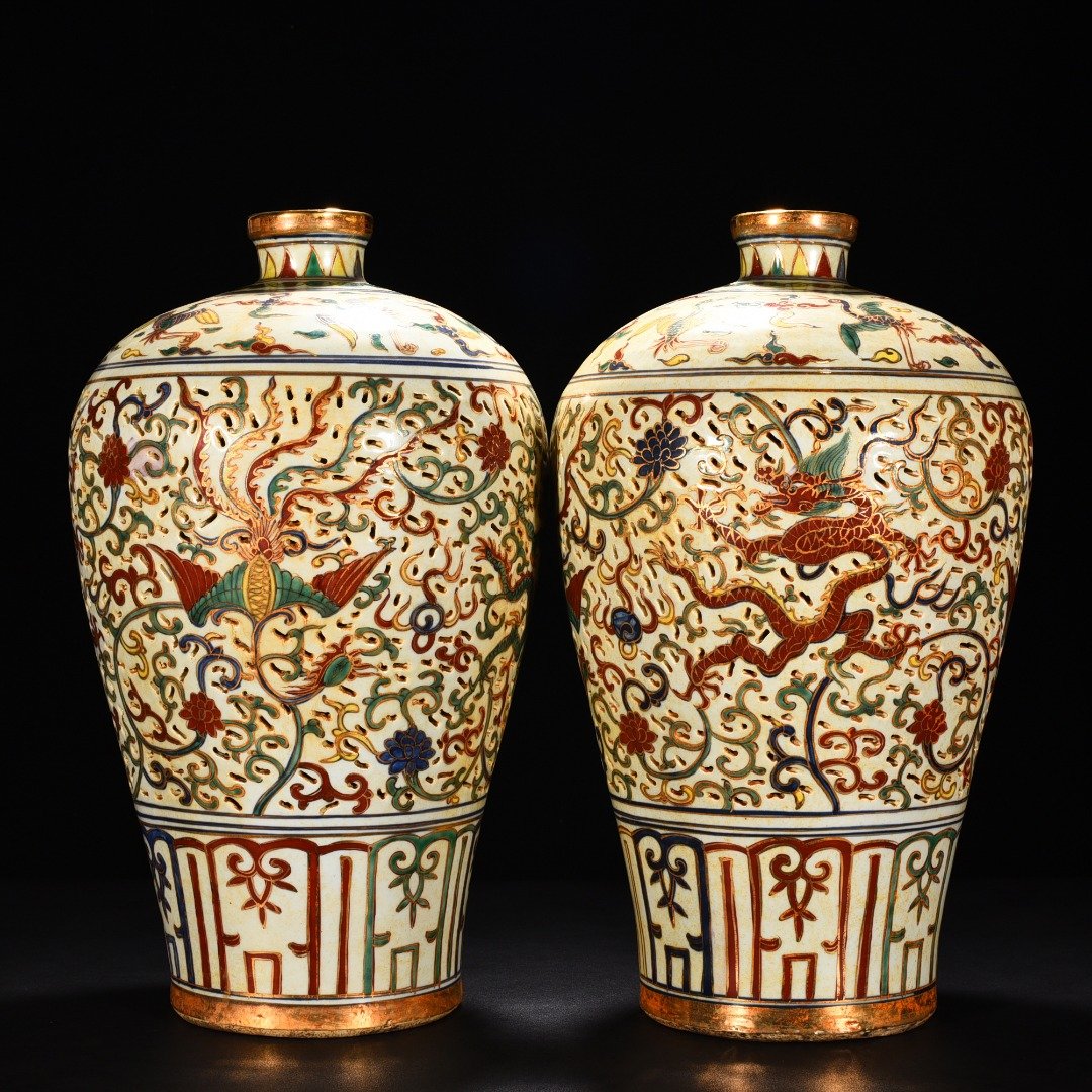 Ming Dynasty wanli five color gold painted plum vase