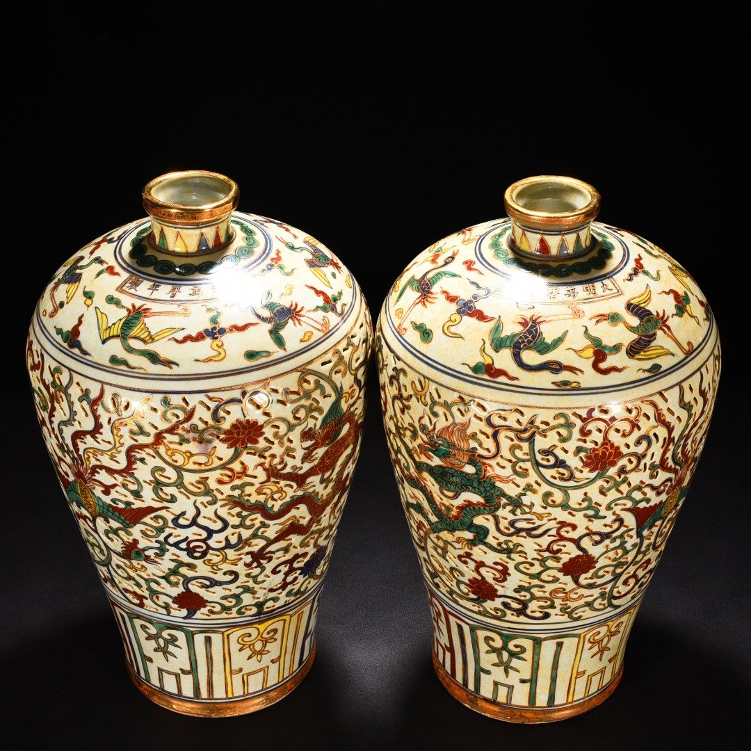 Ming Dynasty wanli five color gold painted plum vase