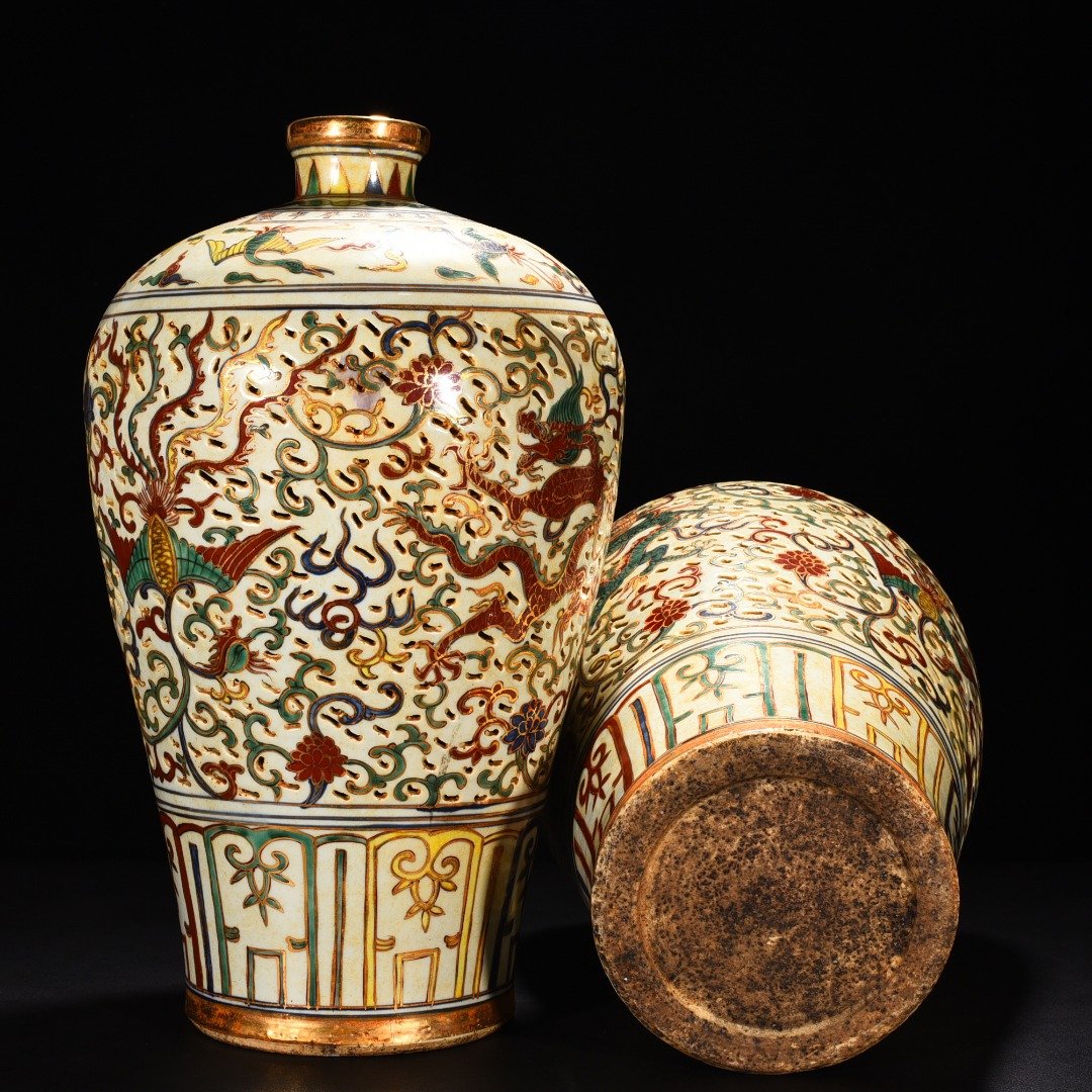 Ming Dynasty wanli five color gold painted plum vase