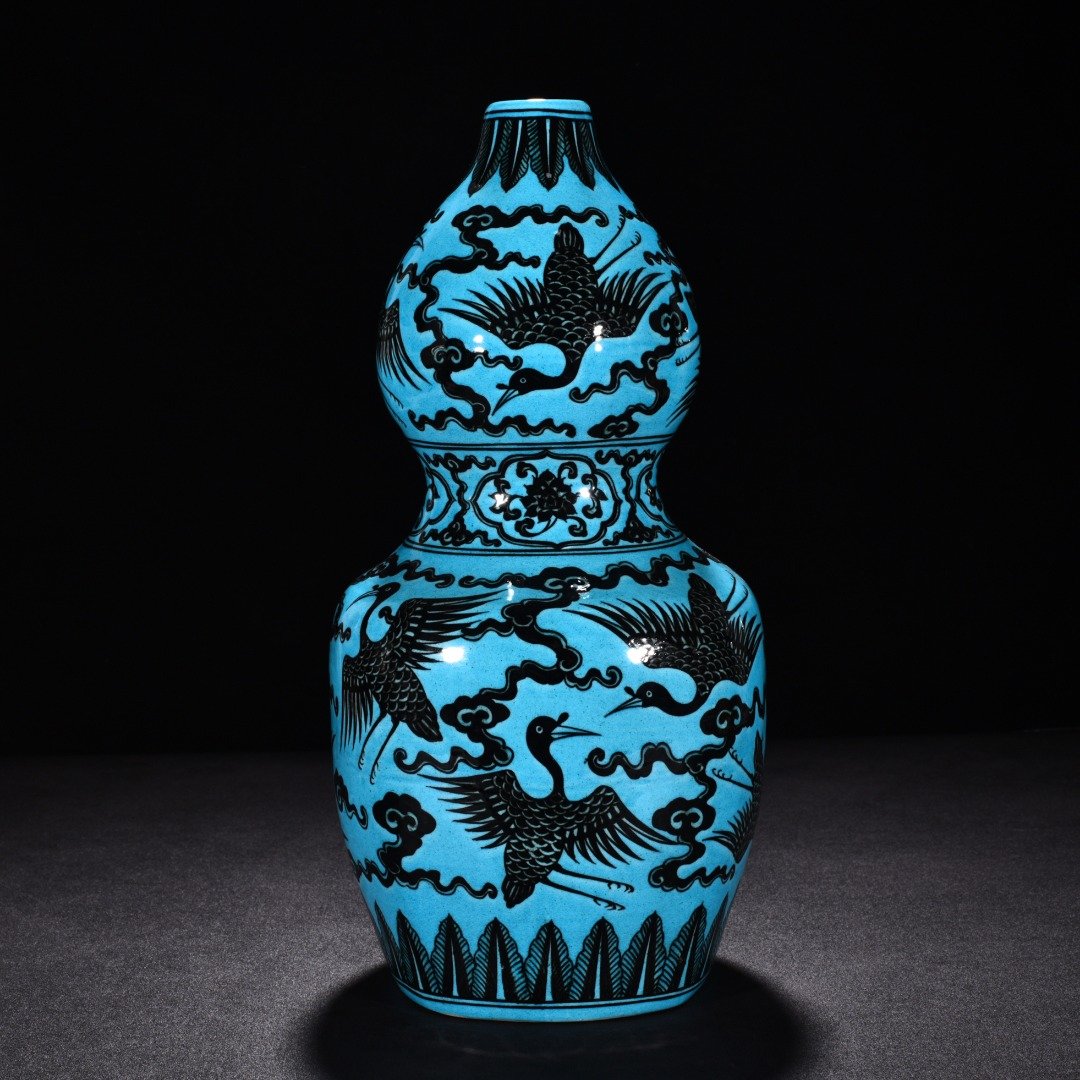 Ming Dynasty wanli Jiajing peacock blue glaze blue and white cloud gourd vase