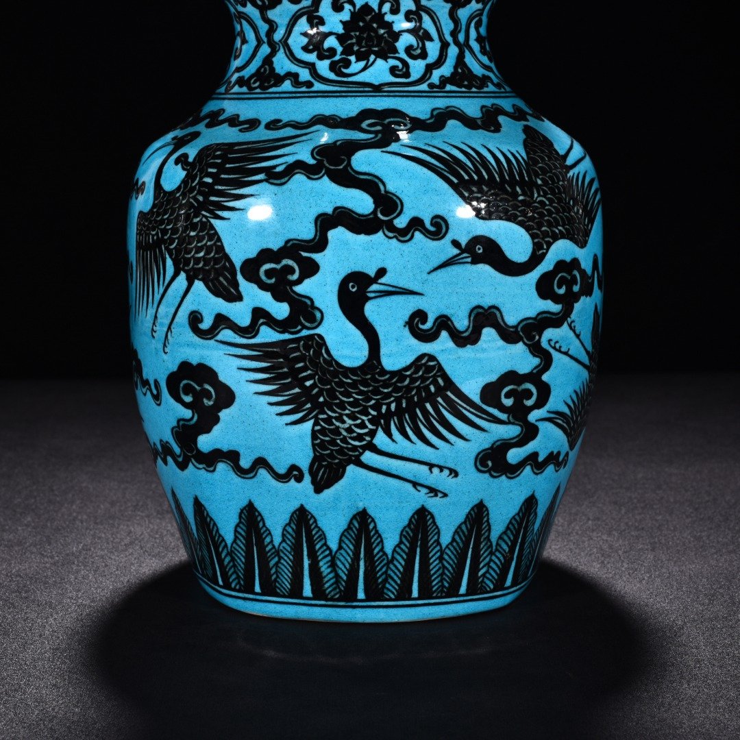 Ming Dynasty wanli Jiajing peacock blue glaze blue and white cloud gourd vase