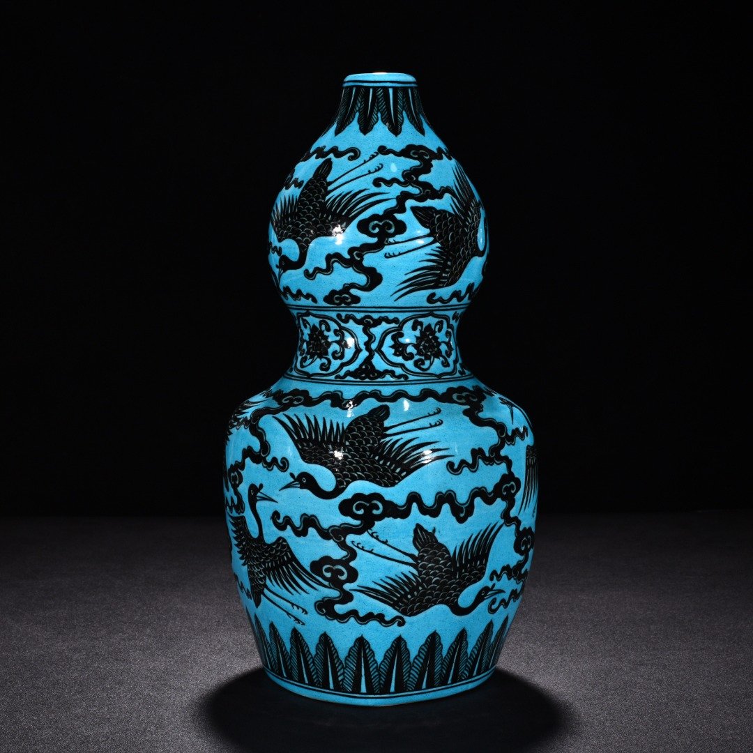 Ming Dynasty wanli Jiajing peacock blue glaze blue and white cloud gourd vase