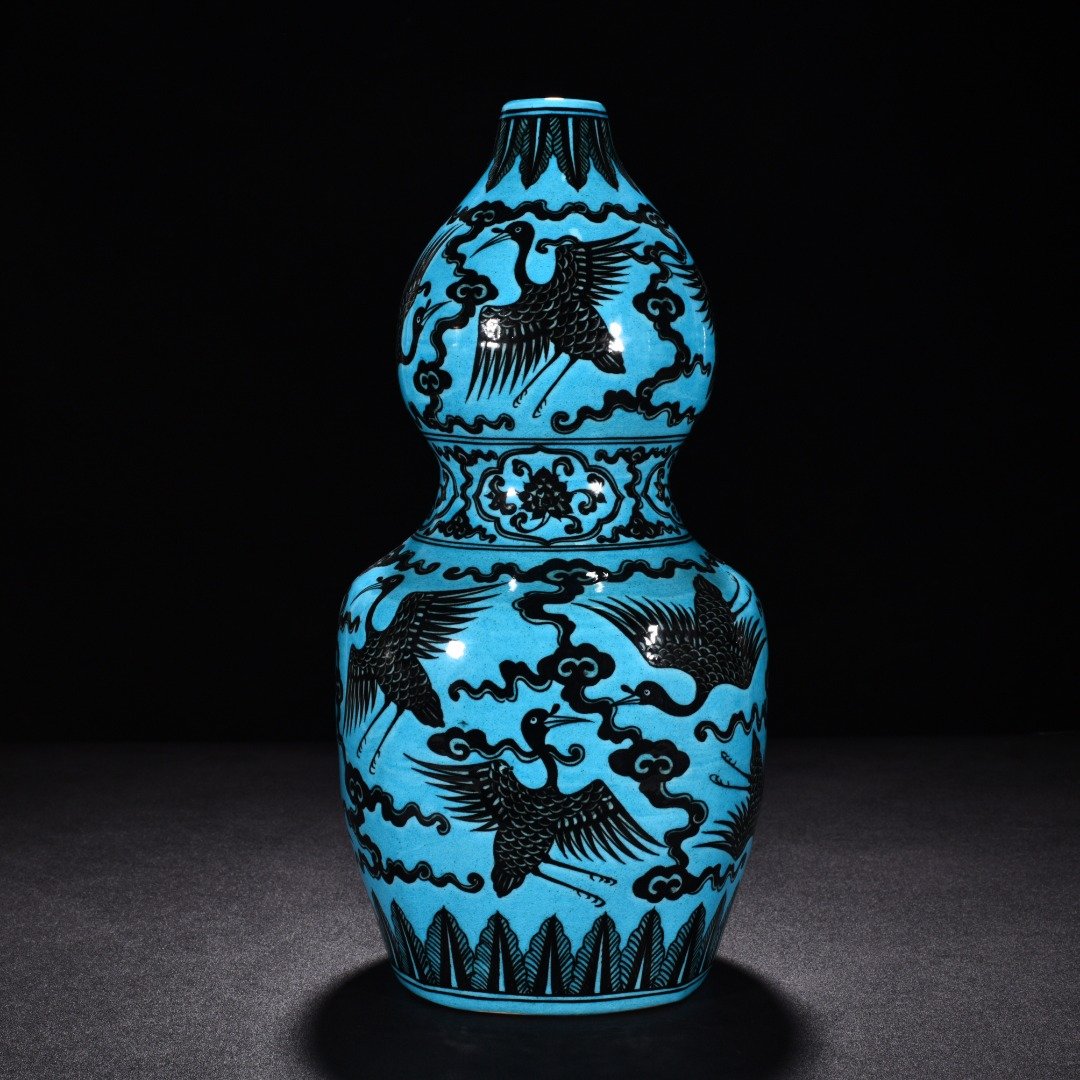 Ming Dynasty wanli Jiajing peacock blue glaze blue and white cloud gourd vase