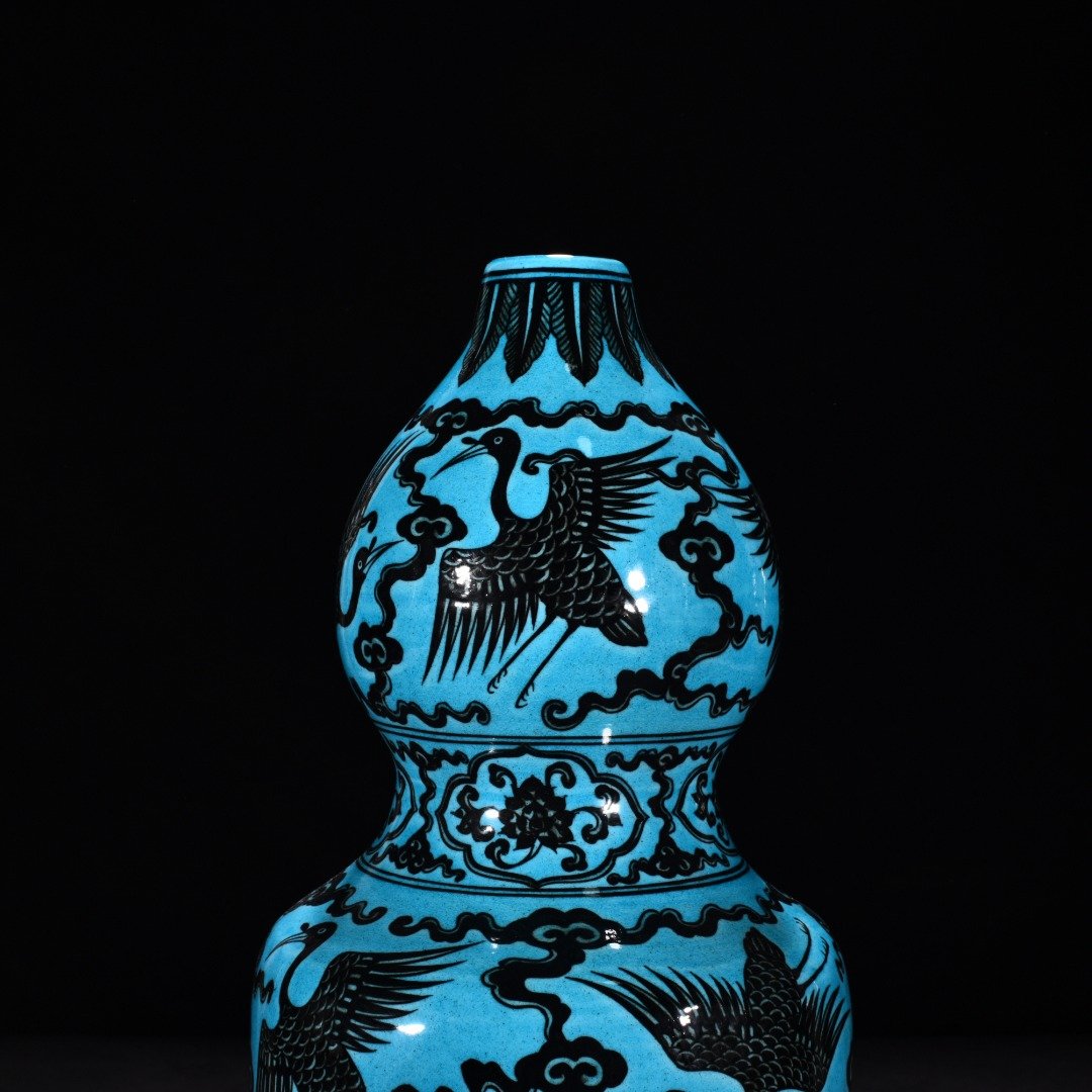 Ming Dynasty wanli Jiajing peacock blue glaze blue and white cloud gourd vase