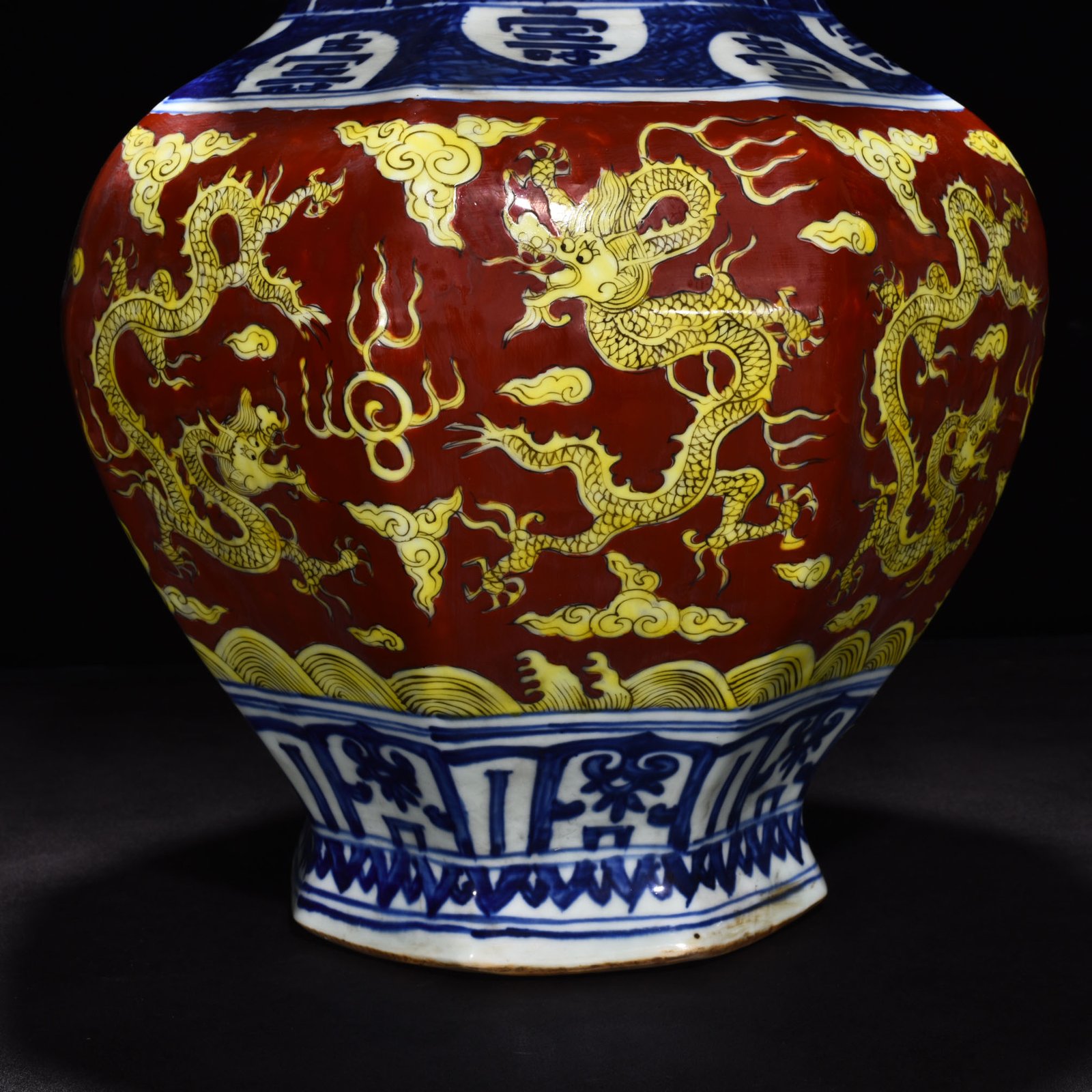 Ming Dynasty Jiajing blue and white red ground octagonal lid jar