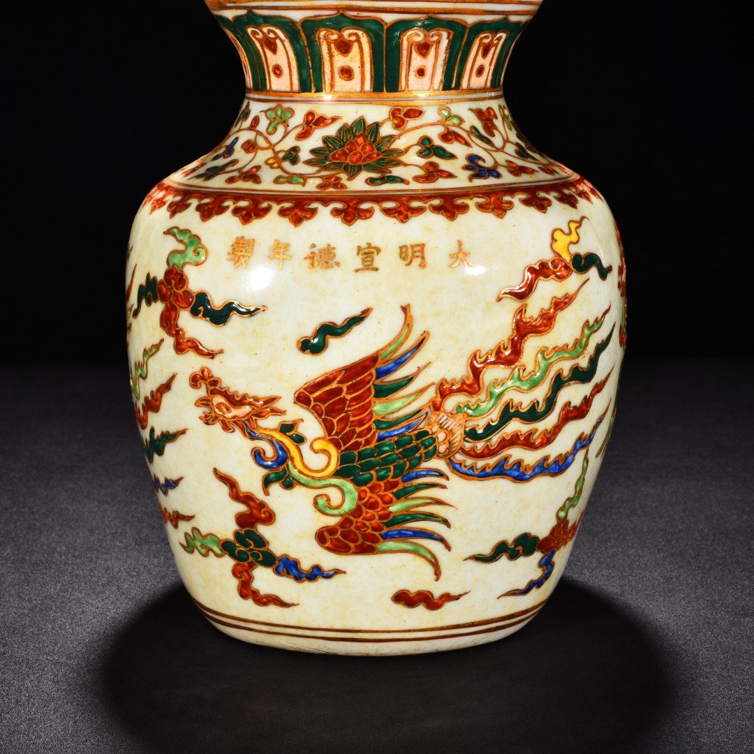 Ming Dynasty Xuande five color golden phoenix pattern gourd vase