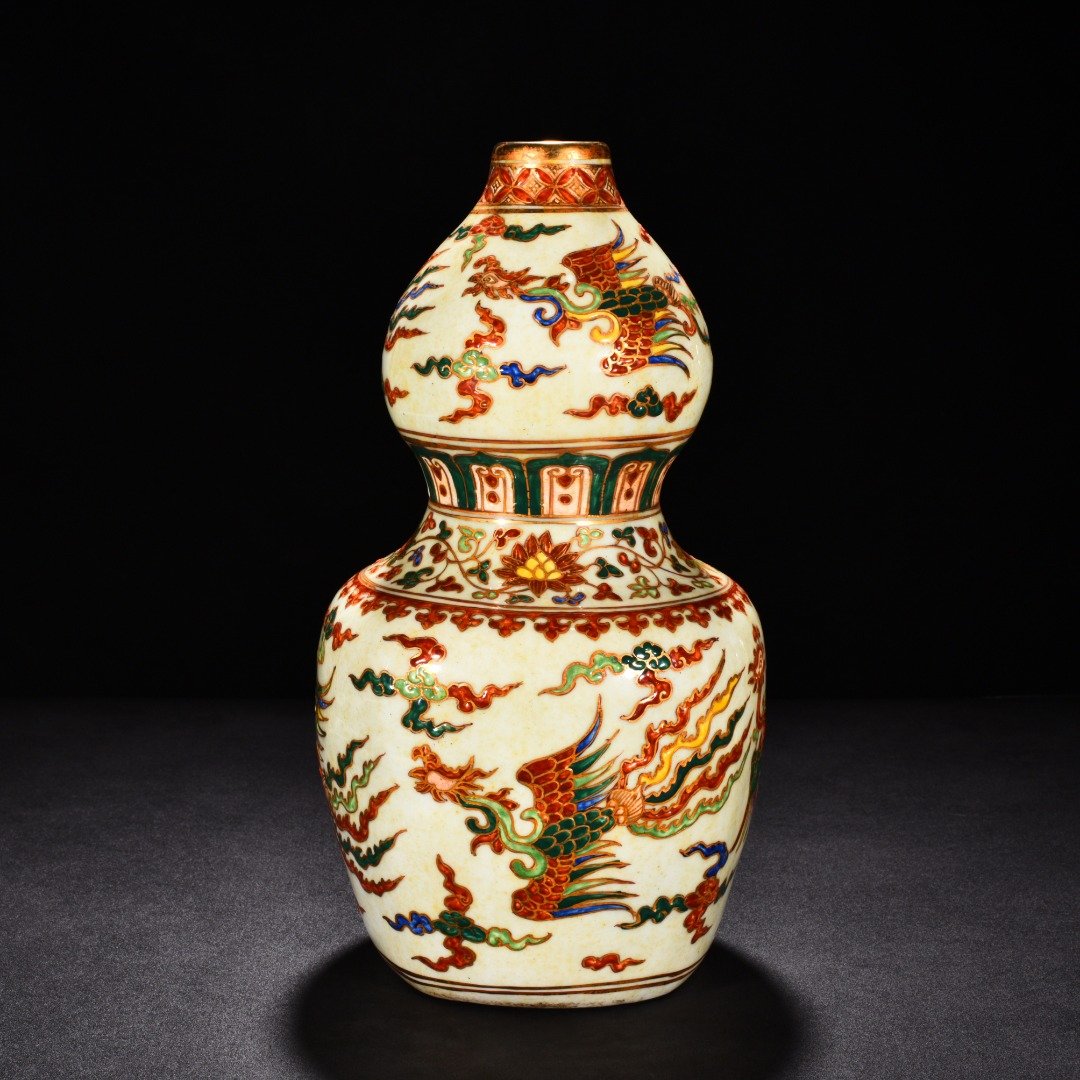 Ming Dynasty Xuande five color golden phoenix pattern gourd vase