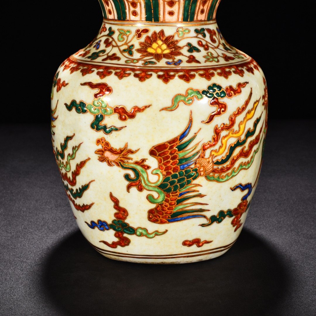 Ming Dynasty Xuande five color golden phoenix pattern gourd vase