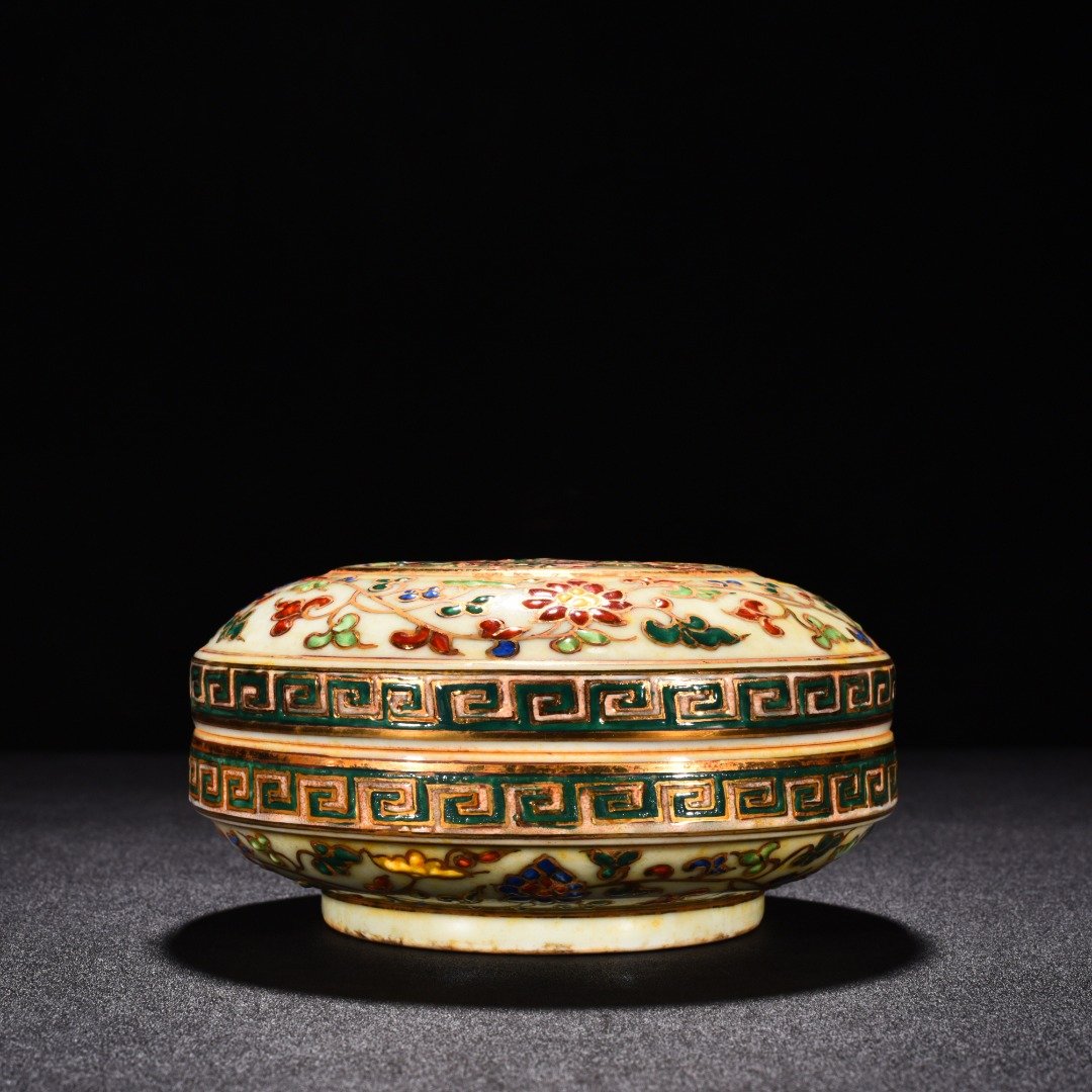 Ming Dynasty Xuande five color gold painted printing box