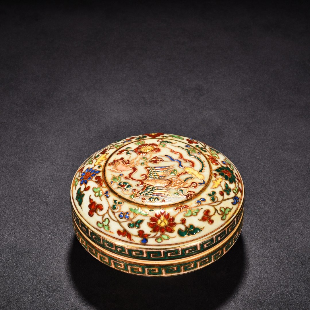Ming Dynasty Xuande five color gold painted printing box