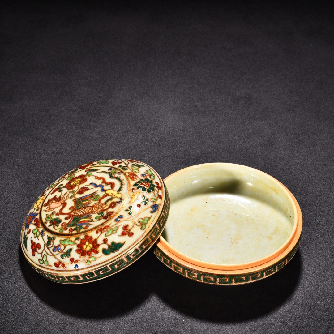 Ming Dynasty Xuande five color gold painted printing box