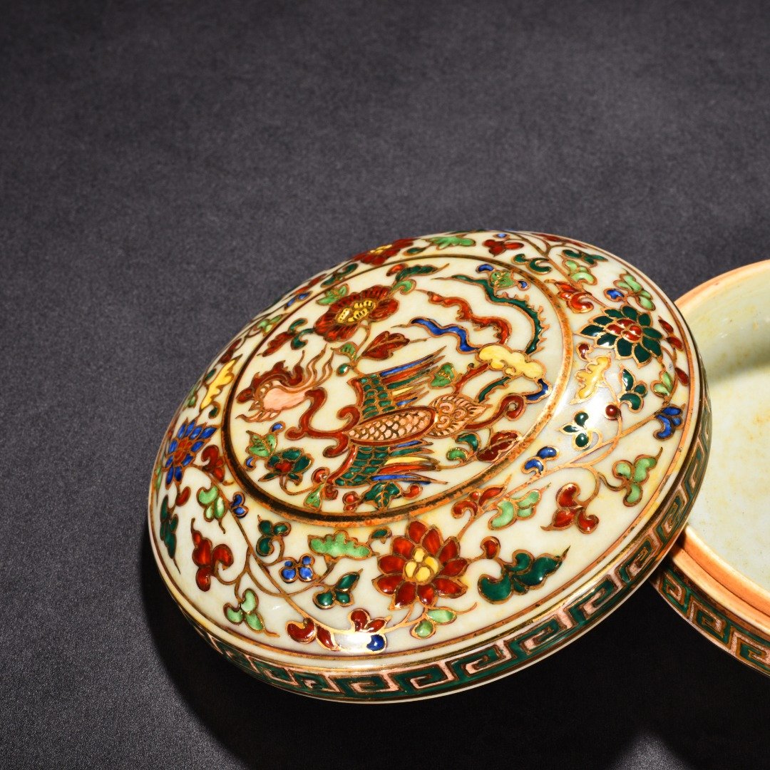 Ming Dynasty Xuande five color gold painted printing box