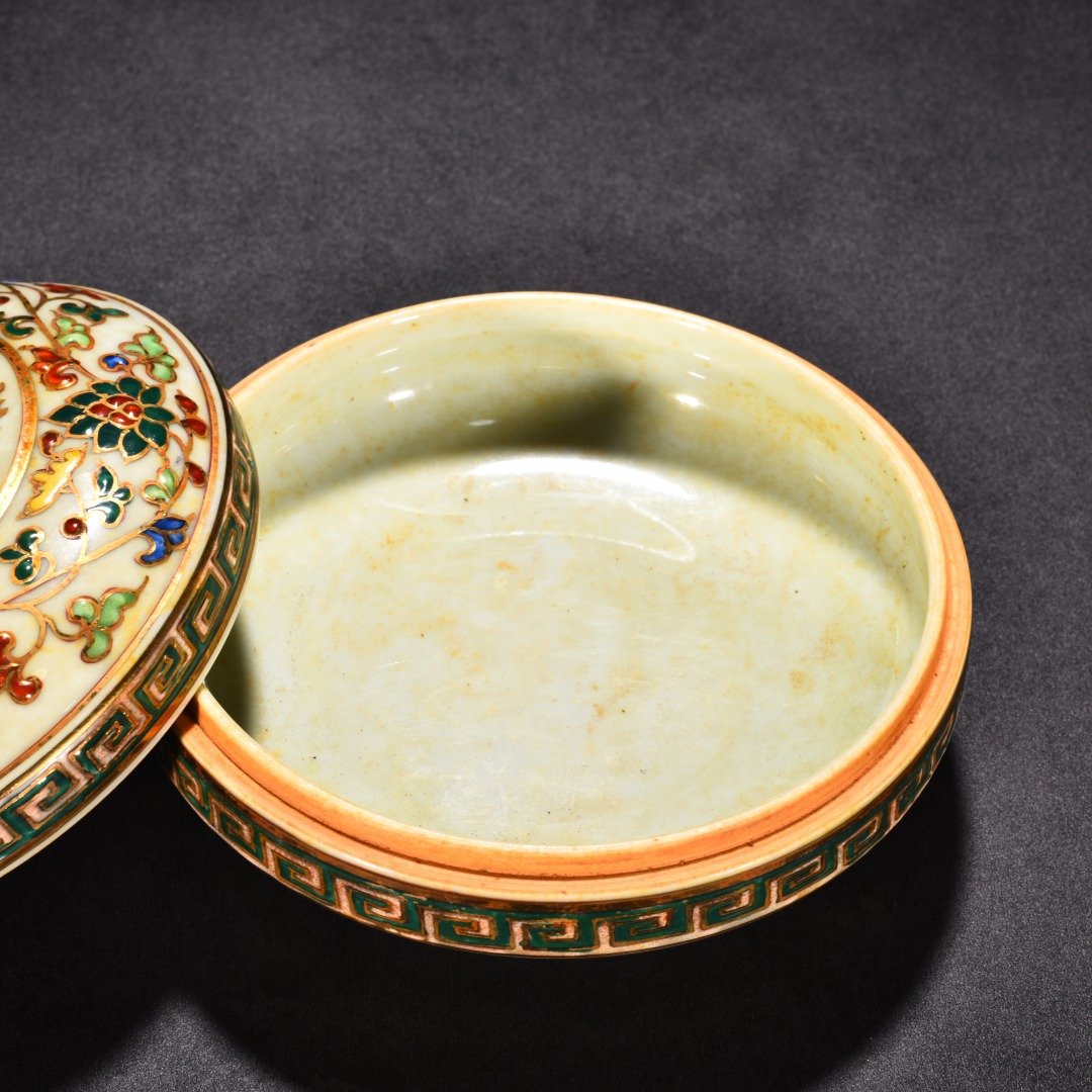 Ming Dynasty Xuande five color gold painted printing box