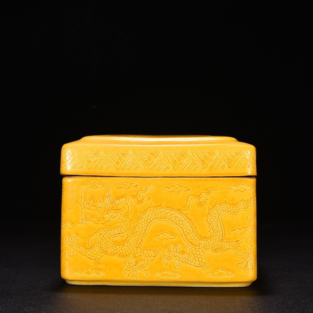 Ming Dynasty Xuande jiao yellow glaze square box