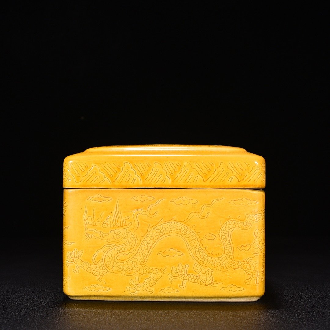 Ming Dynasty Xuande jiao yellow glaze square box