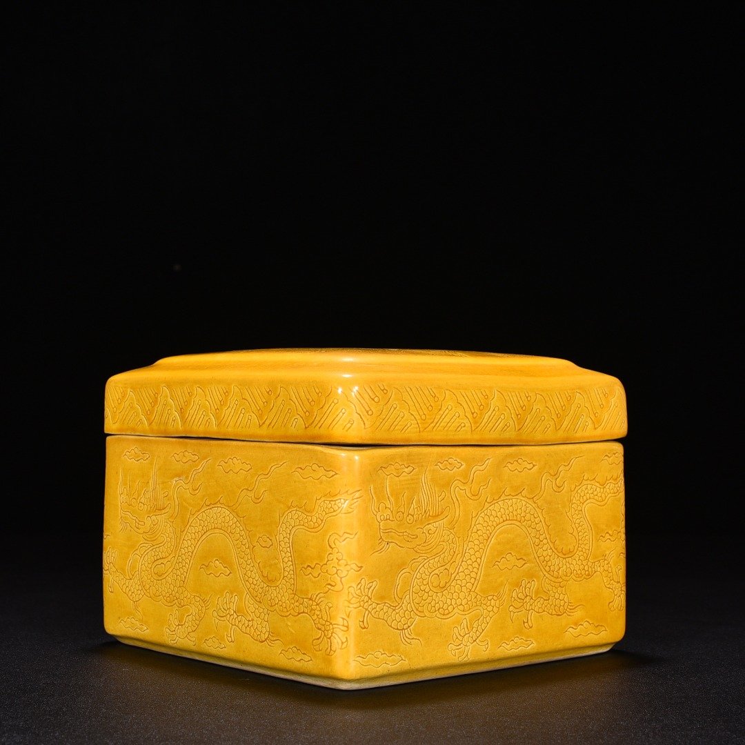 Ming Dynasty Xuande jiao yellow glaze square box