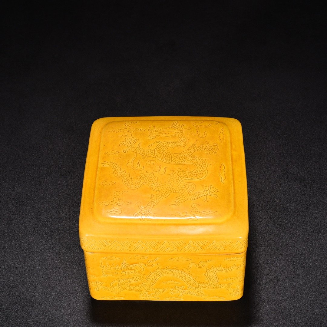 Ming Dynasty Xuande jiao yellow glaze square box