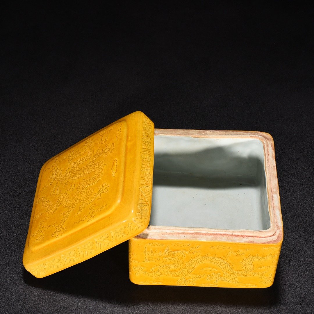 Ming Dynasty Xuande jiao yellow glaze square box