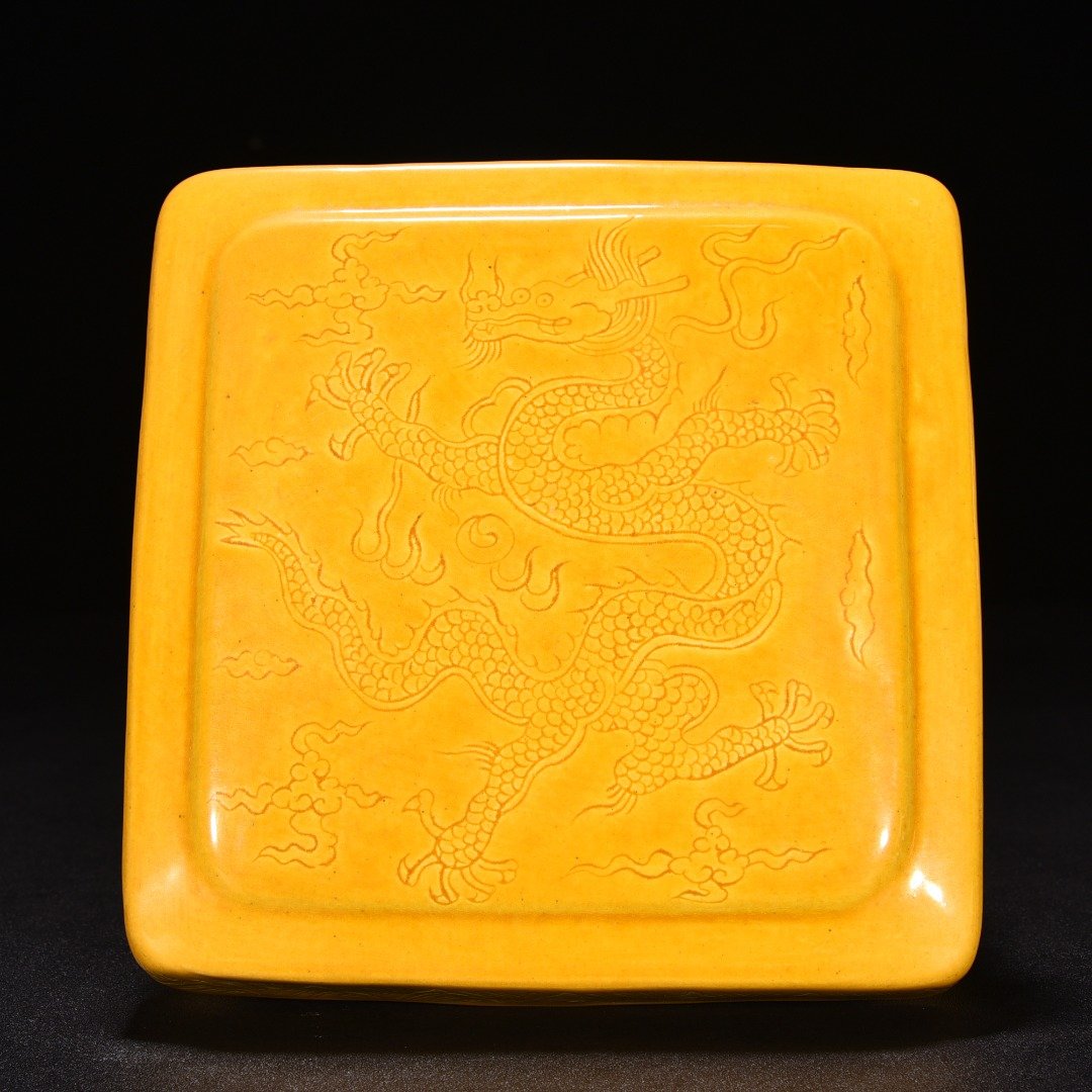 Ming Dynasty Xuande jiao yellow glaze square box