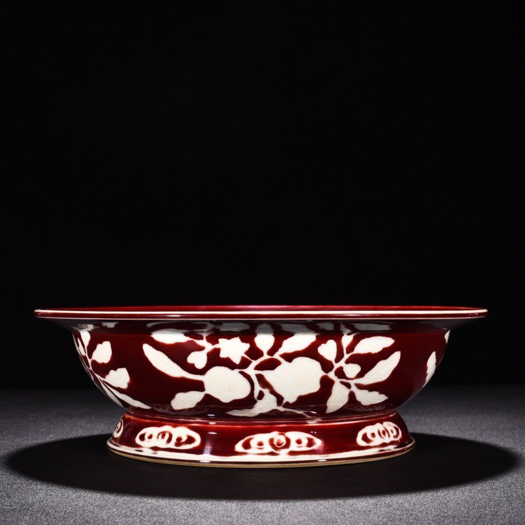 Ming Dynasty Xuande ruby ​​red glaze fruit plate