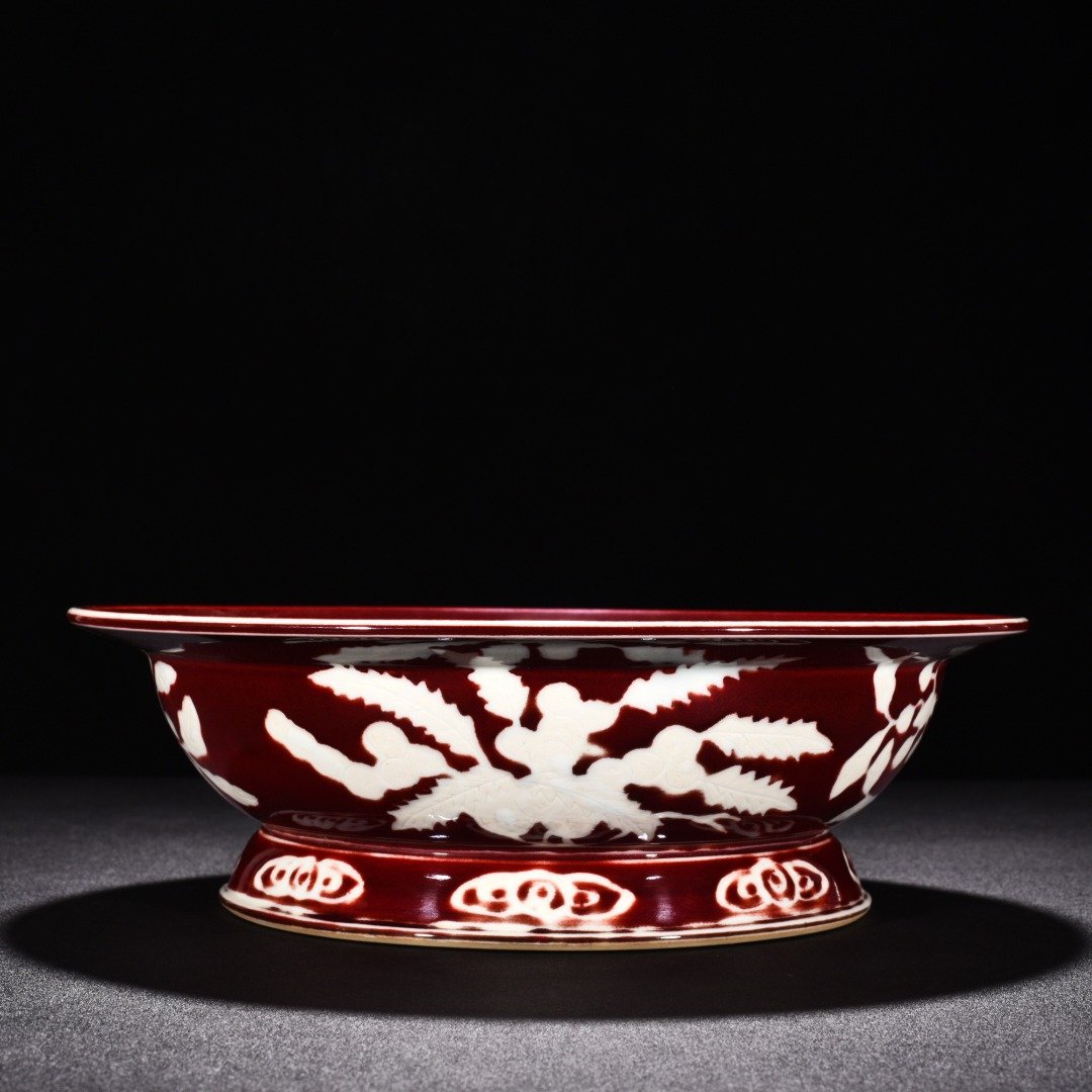Ming Dynasty Xuande ruby ​​red glaze fruit plate