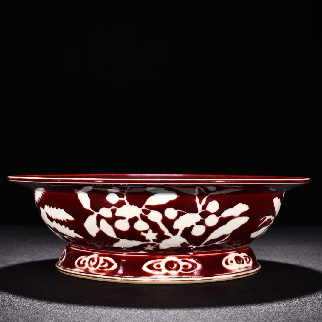 Ming Dynasty Xuande ruby ​​red glaze fruit plate