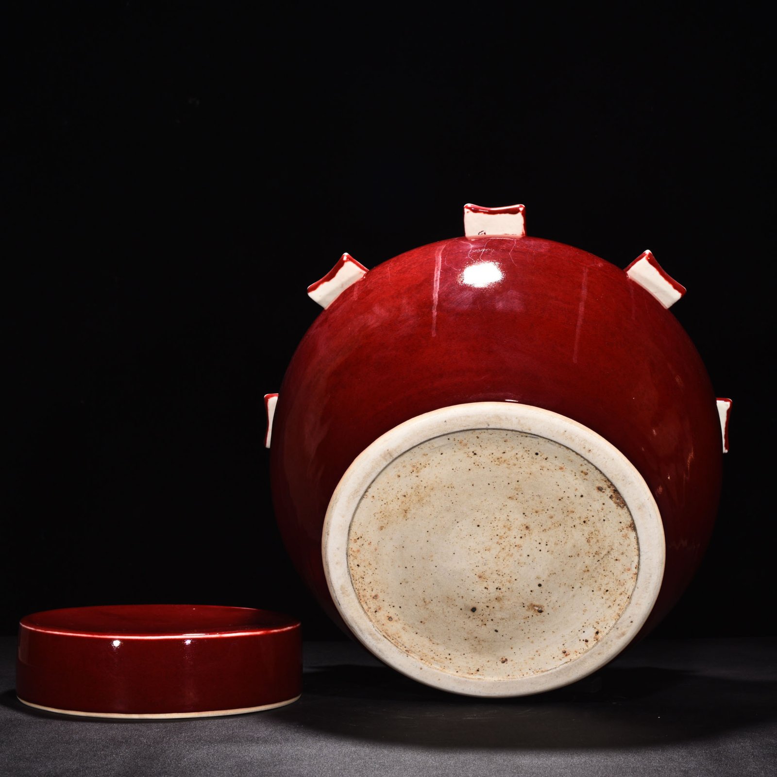 Ming Dynasty Xuande gem glazed jar with halberd lid