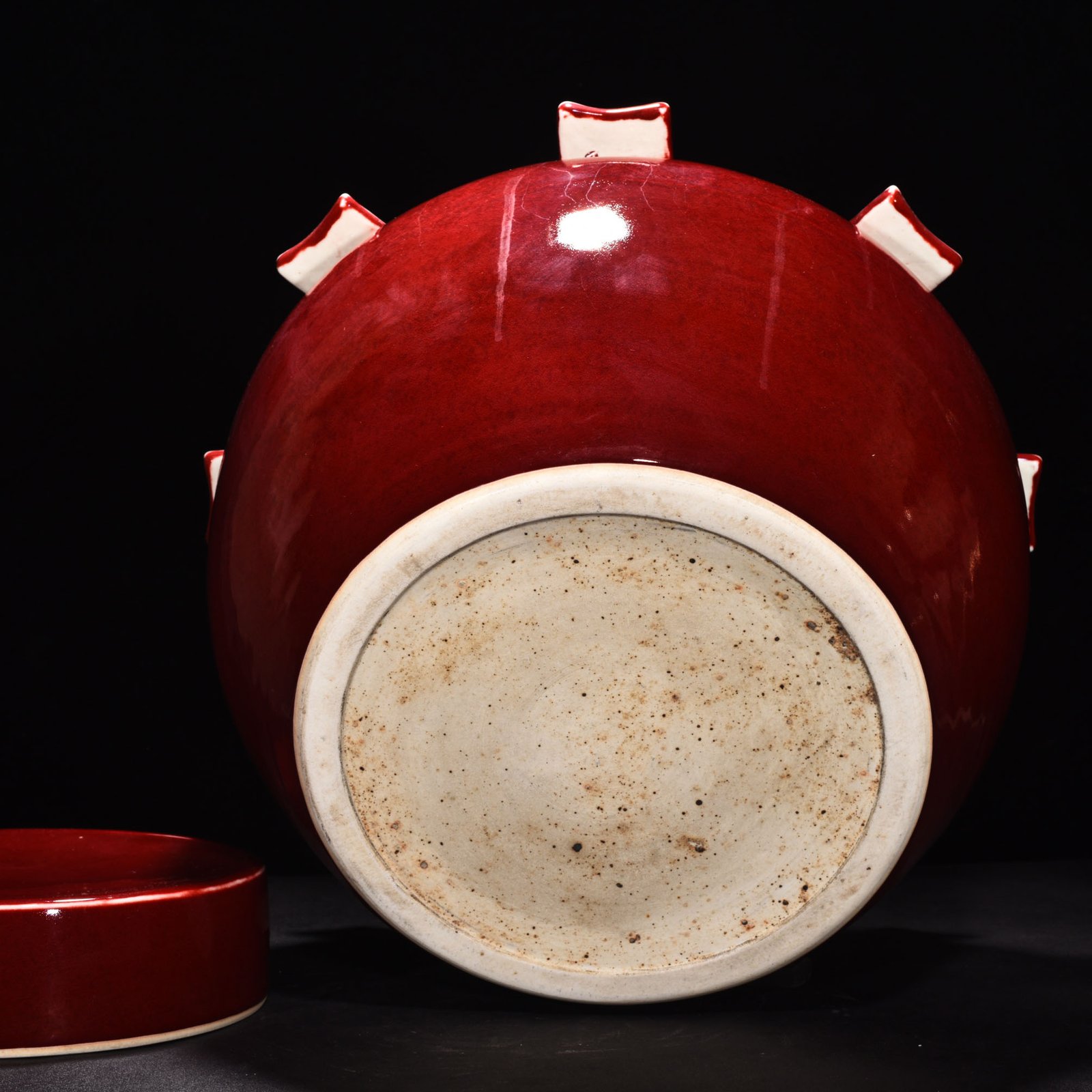 Ming Dynasty Xuande gem glazed jar with halberd lid