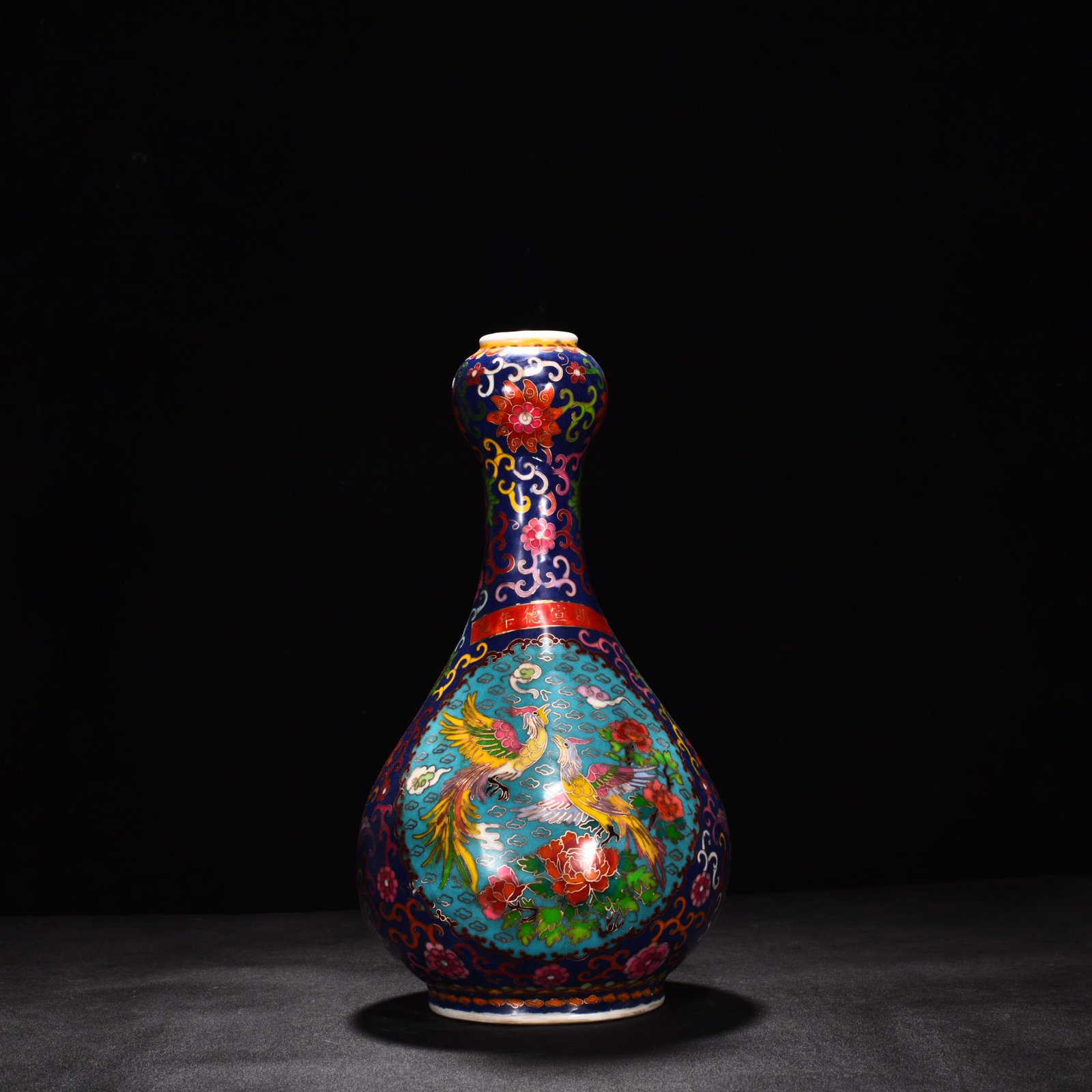 Ming Dynasty Xuande enamel garlic vase with phoenix pattern