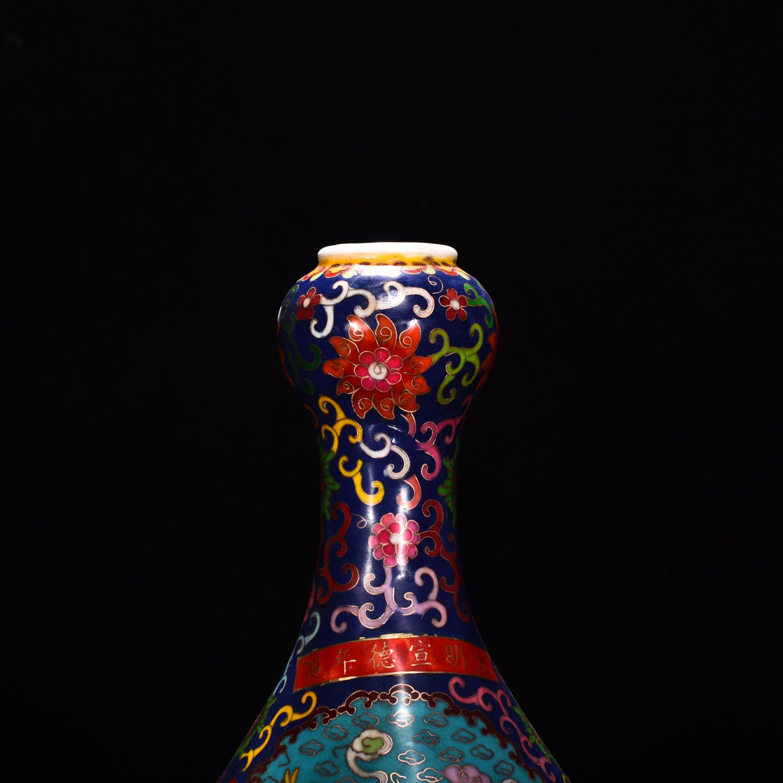 Ming Dynasty Xuande enamel garlic vase with phoenix pattern