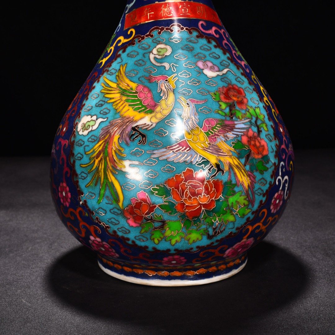 Ming Dynasty Xuande enamel garlic vase with phoenix pattern