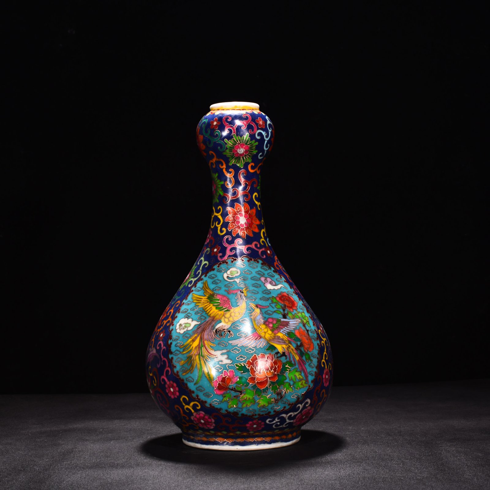 Ming Dynasty Xuande enamel garlic vase with phoenix pattern