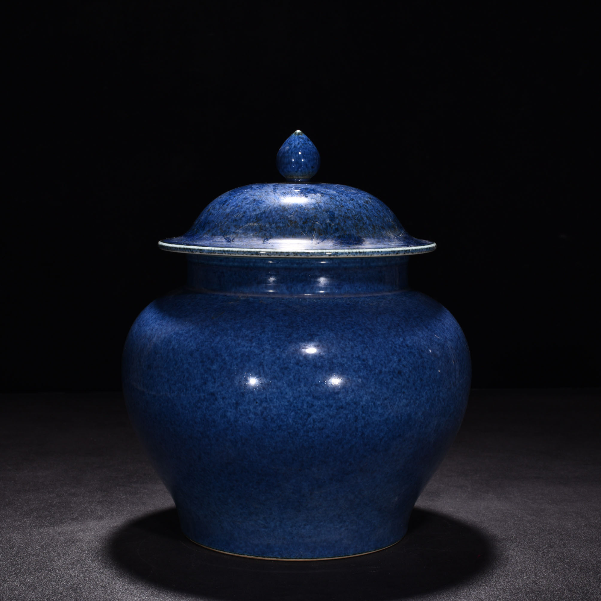 Ming Dynasty Xuande blue glaze covered jar