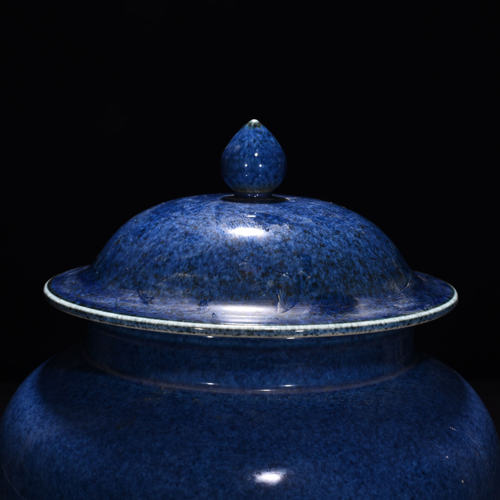 Ming Dynasty Xuande blue glaze covered jar