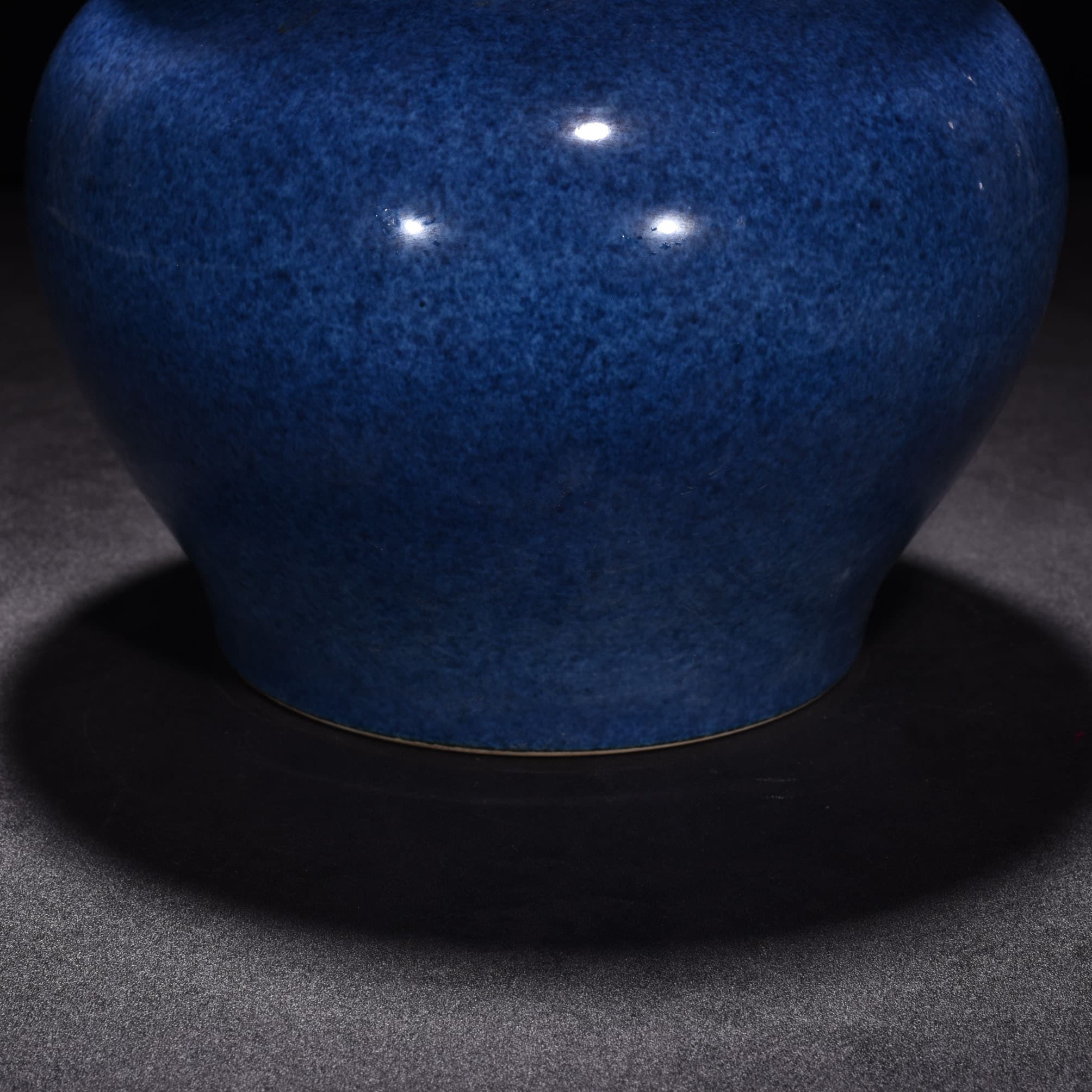 Ming Dynasty Xuande blue glaze covered jar