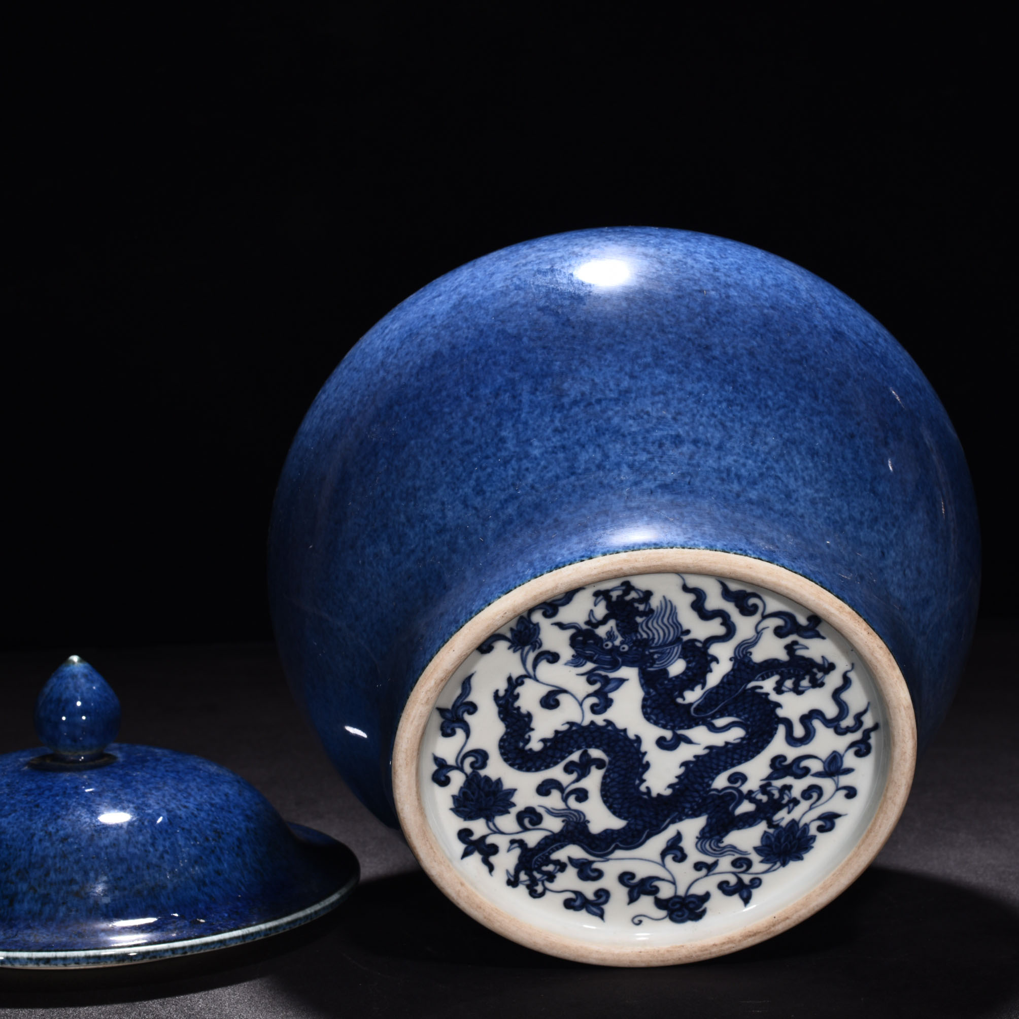 Ming Dynasty Xuande blue glaze covered jar
